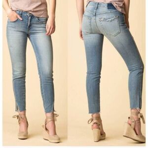 AMO Twist Fray Jeans in Heartbreaker Size 28